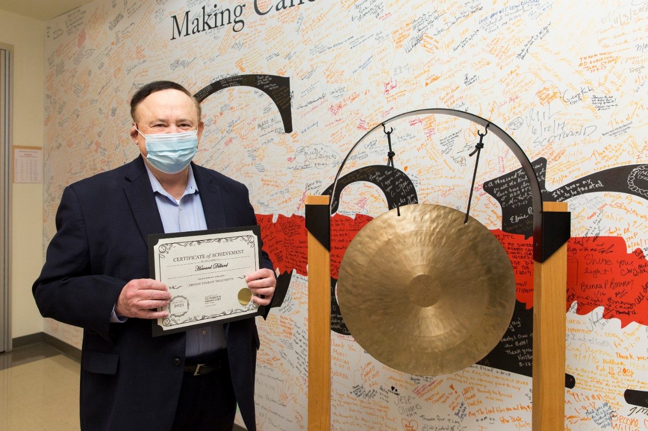 Howard Dillard, M.D., marks the end of his prostate cancer treatment at MD Anderson Proton Therapy Center