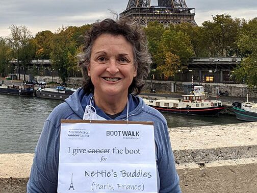 Woman poses in front of Eiffel Tower